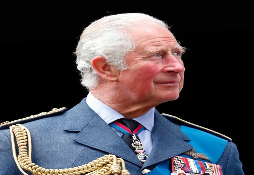 REGELE CHARLES RESIMTE EFECTE SECUNDARE TEMPORARE ALE TRATAMENTULUI PENTRU CANCER