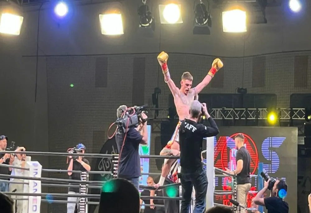 VIDEO Atmosferă incendiară, ACUM, la gala de kickboxing "Colosseum Tournament 38", de la Brașov! Sala Sporturilor, ARHIPLINĂ