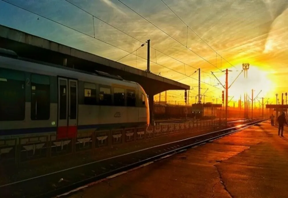 CFR ANUNȚĂ RESTRICȚII DE VITEZĂ ȘI ÎNTÂRZIERI SEMNIFICATIVE DIN CAUZA TEMPERATURILOR EXTREME