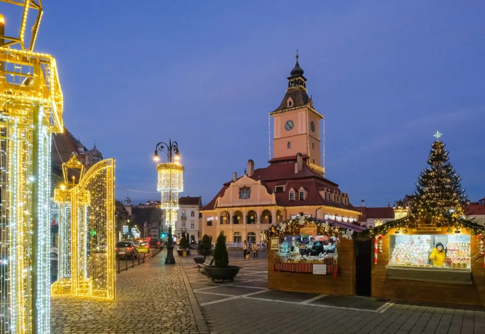 ,,Decembrie de poveste la Brașov” aduce Târgul de Crăciun în Piața Sfatului, începând cu 30 noiembrie