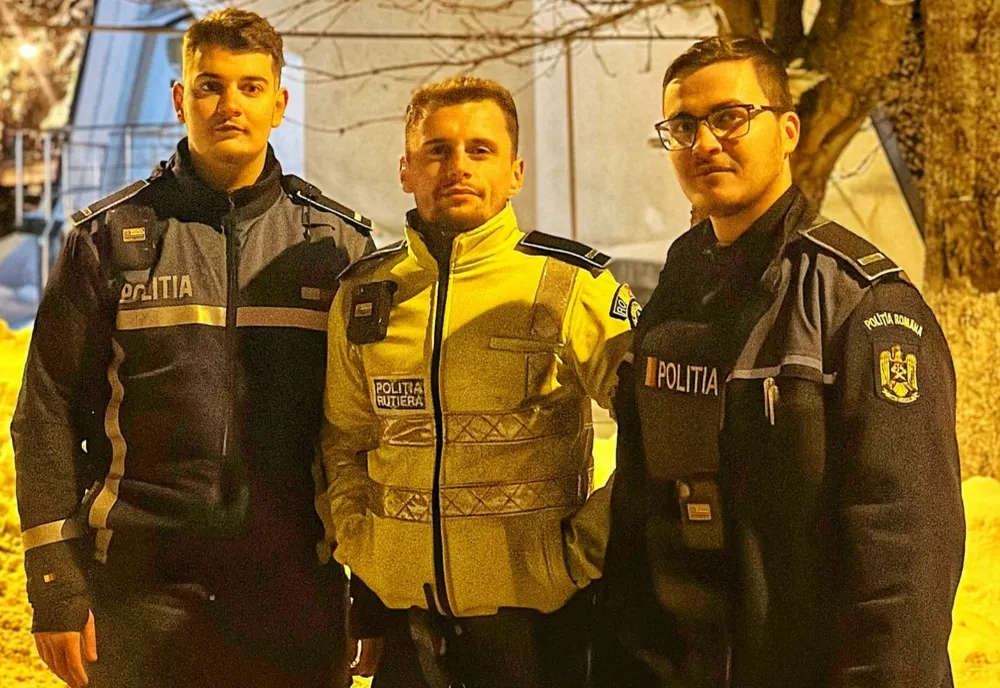 VIDEO Intervenție de salvare contracronometru a polițiștilor, la incendiul din Predeal
