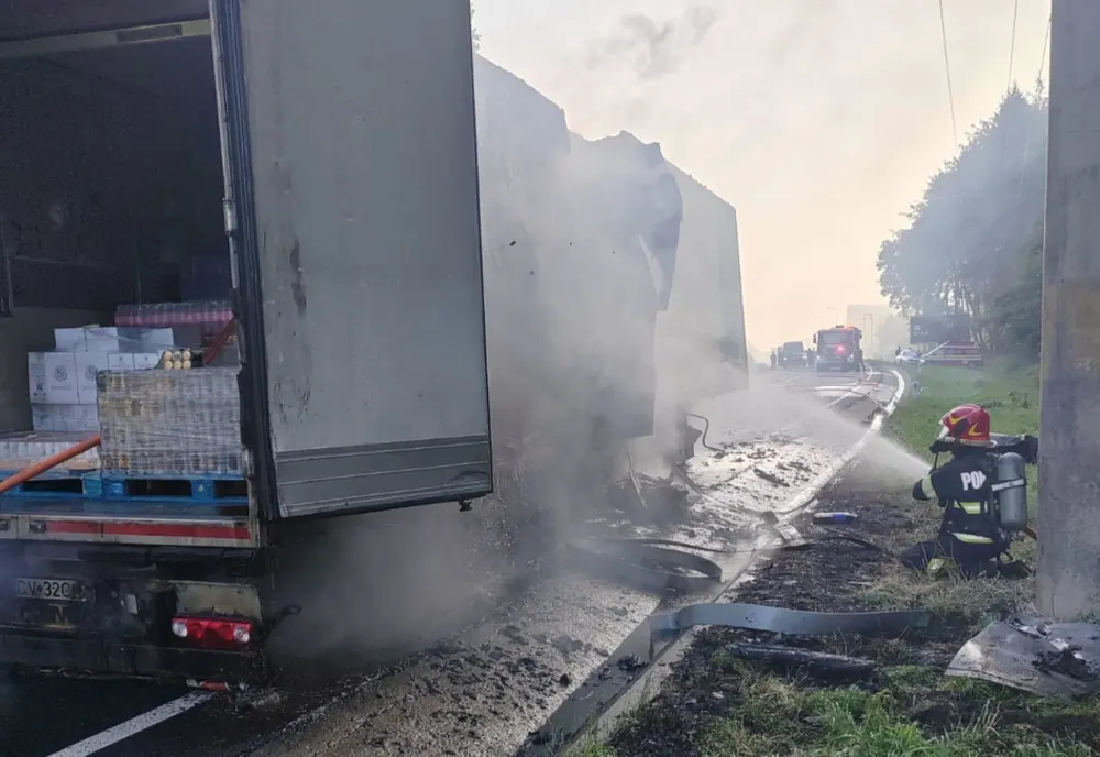 TIR în flăcări, pe DN1