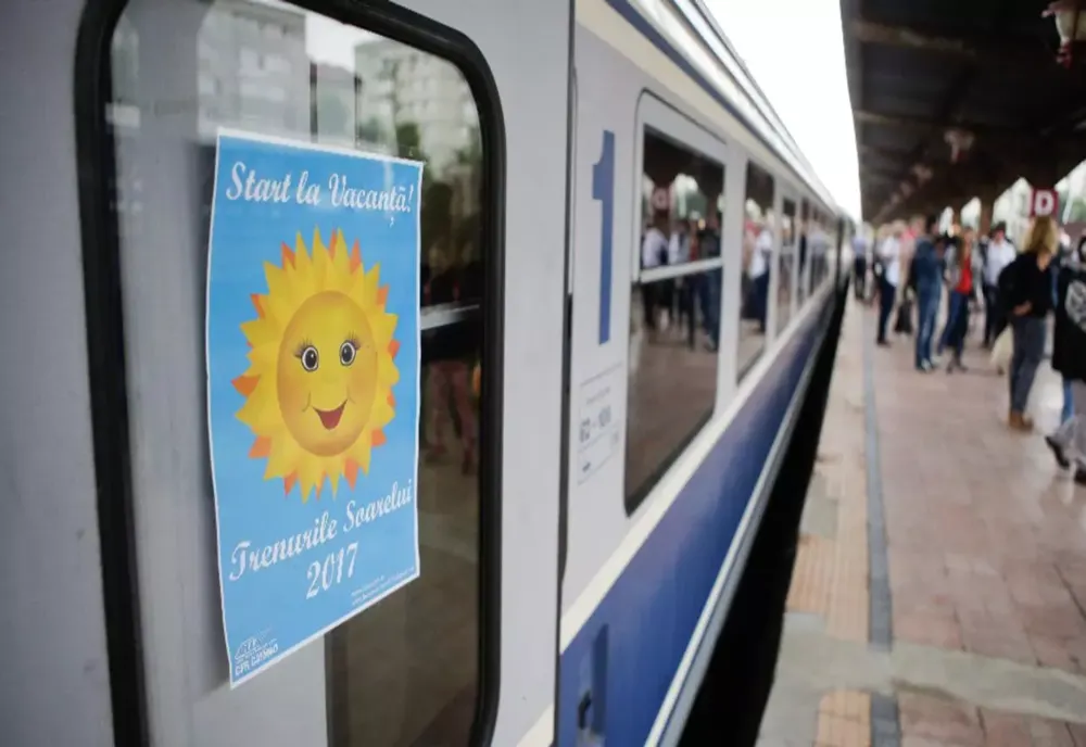 Programul "Trenurile Soarelui" a început. Câte garnituri vor duce turiștii pe litoral, în această vară