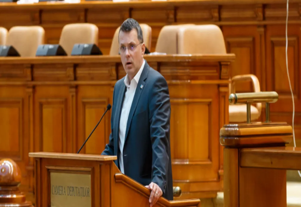 MOȘTEANU (USR): „NU VOM SEMNA O MOȚIUNE CU IZOLAȚIONIȘTII. CIOALCU TREBUIE ÎNLĂTURAT DUPĂ ALEGERILE PREZIDENȚIALE”