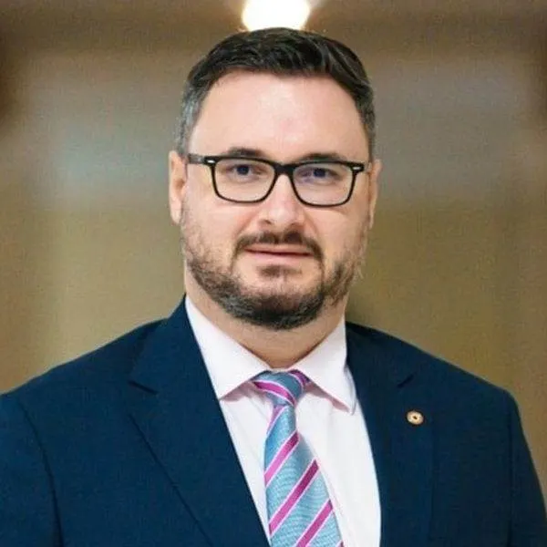 DAN TĂNASĂ: VALORILE NAȚIONALE TREBUIE SUSȚINUTE PRIN EDUCAȚIE