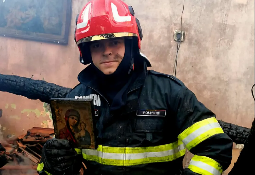 ICOANĂ CU MAICA DOMNULUI, RĂMASĂ INTACTĂ DUPĂ UN INCENDIU ÎN CARE AU ARS TREI CASE
