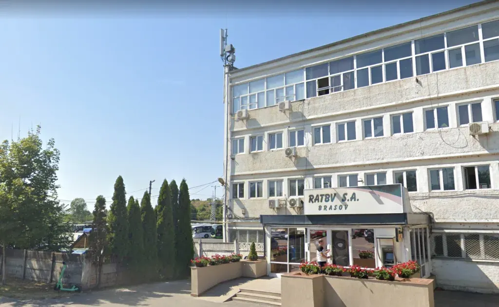 BRAȘOVUL DEVINE PRIMUL MARE MUNICIPIU DIN ROMÂNIA UNDE PREȚUL UNEI CĂLĂTORII CU TRANSPORTUL PUBLIC DE SUPRAFAȚĂ ATINGE PRAGUL DE 5 LEI. CUM SE COMPARĂ ACEASTĂ SUMĂ CU TARIFELE PRACTICATE ÎN CELELALTE CENTRE URBANE IMPORTANTE DIN ȚARĂ?
