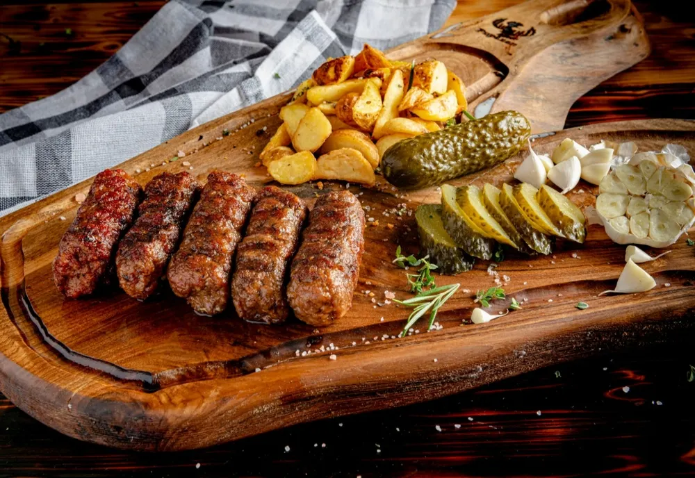 Cum să prepari cei mai gustoși mici. Rețetă tradițională românească