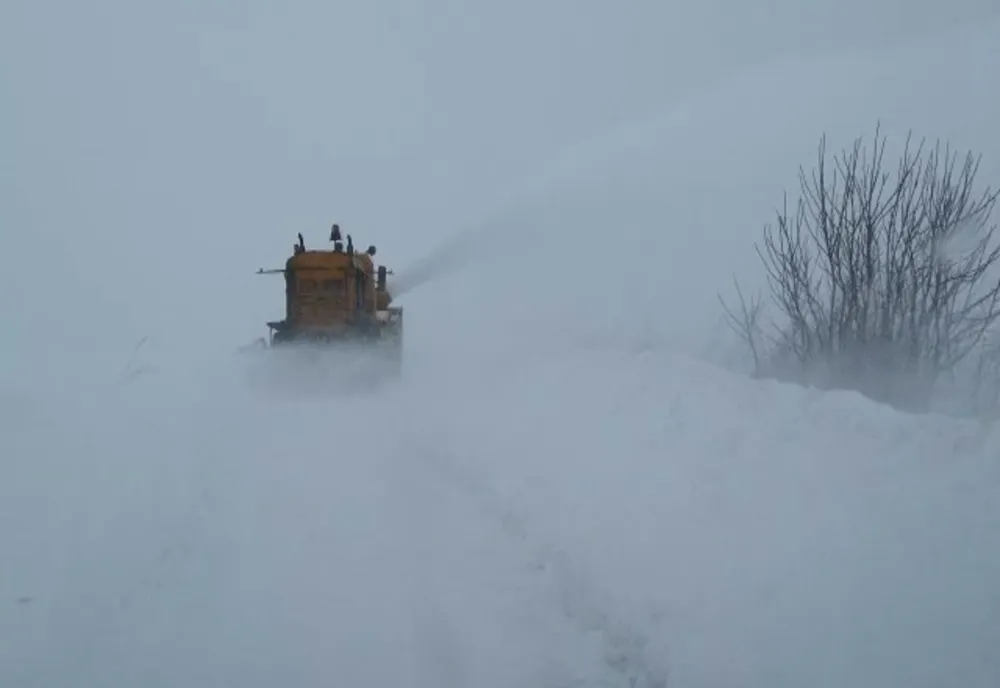 Încă un județ din România suspendă cursurile din cauza ninsorii