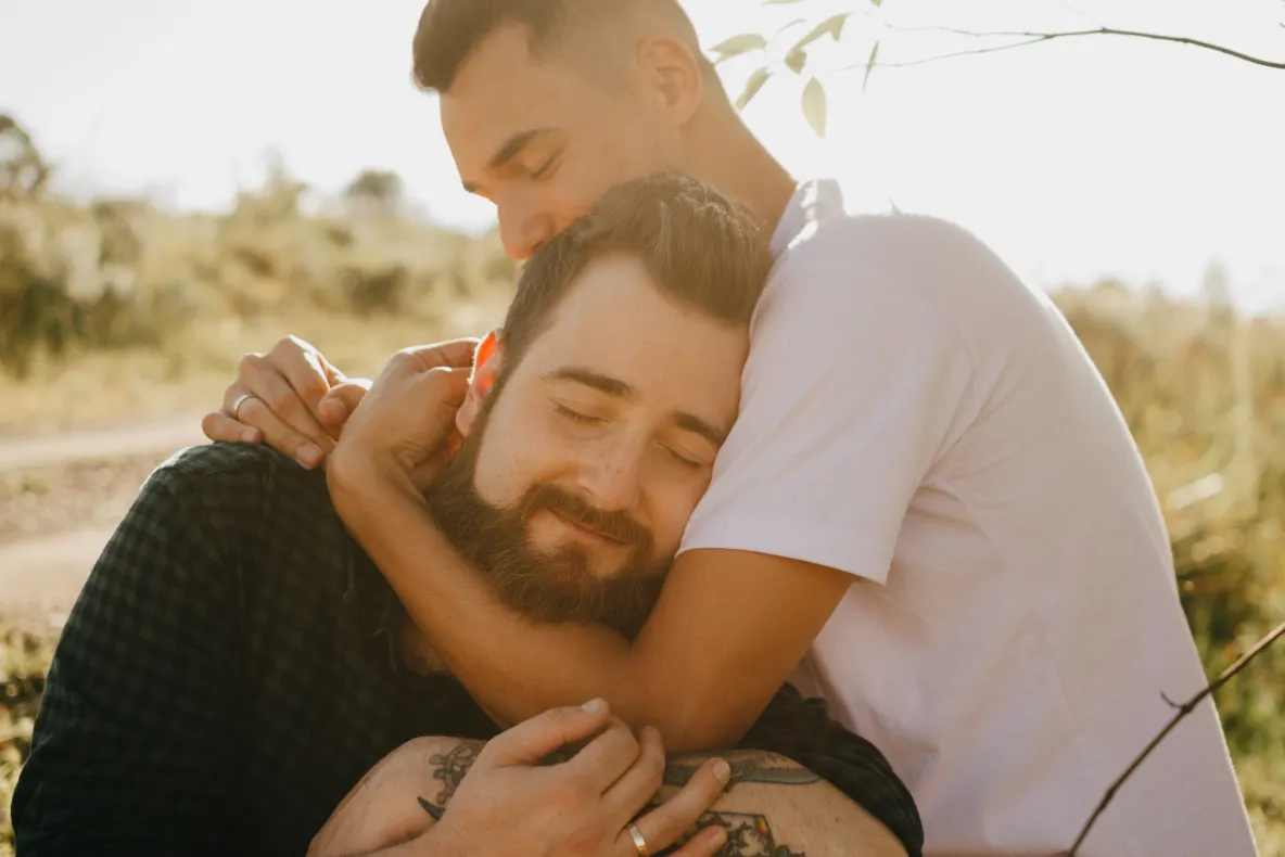 În jur de 50 de cupluri LGBT cer României recunoașterea căsătoriilor încheiate în alte state UE