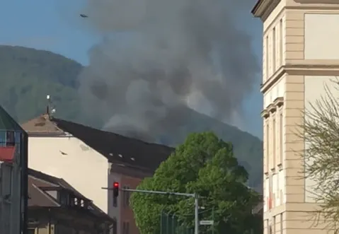 Incendiu puternic în centrul Brașovului. Patru persoane s-au evacuat în ultimul moment