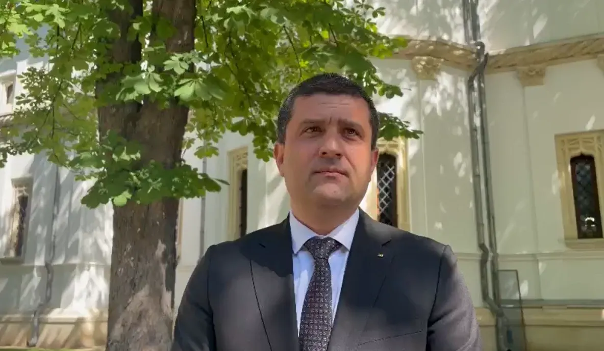 Miruță nu exclude varianta unui guvern interimar până în toamnă: „Guvernul funcționează, ministerele funcționează”