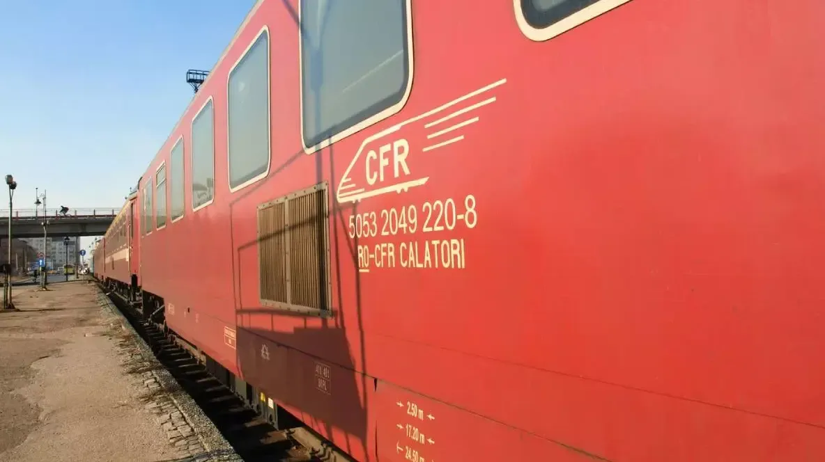 Haos pe ruta București – Brașov. Călătorii așteaptă până la 60 de minute din cauza unei defecțiuni. Anunțul CFR