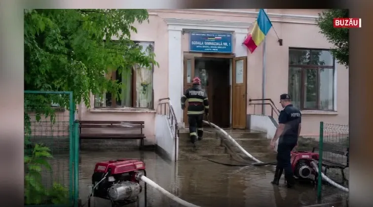 Imaginile dezastrului: comune măturate de viituri