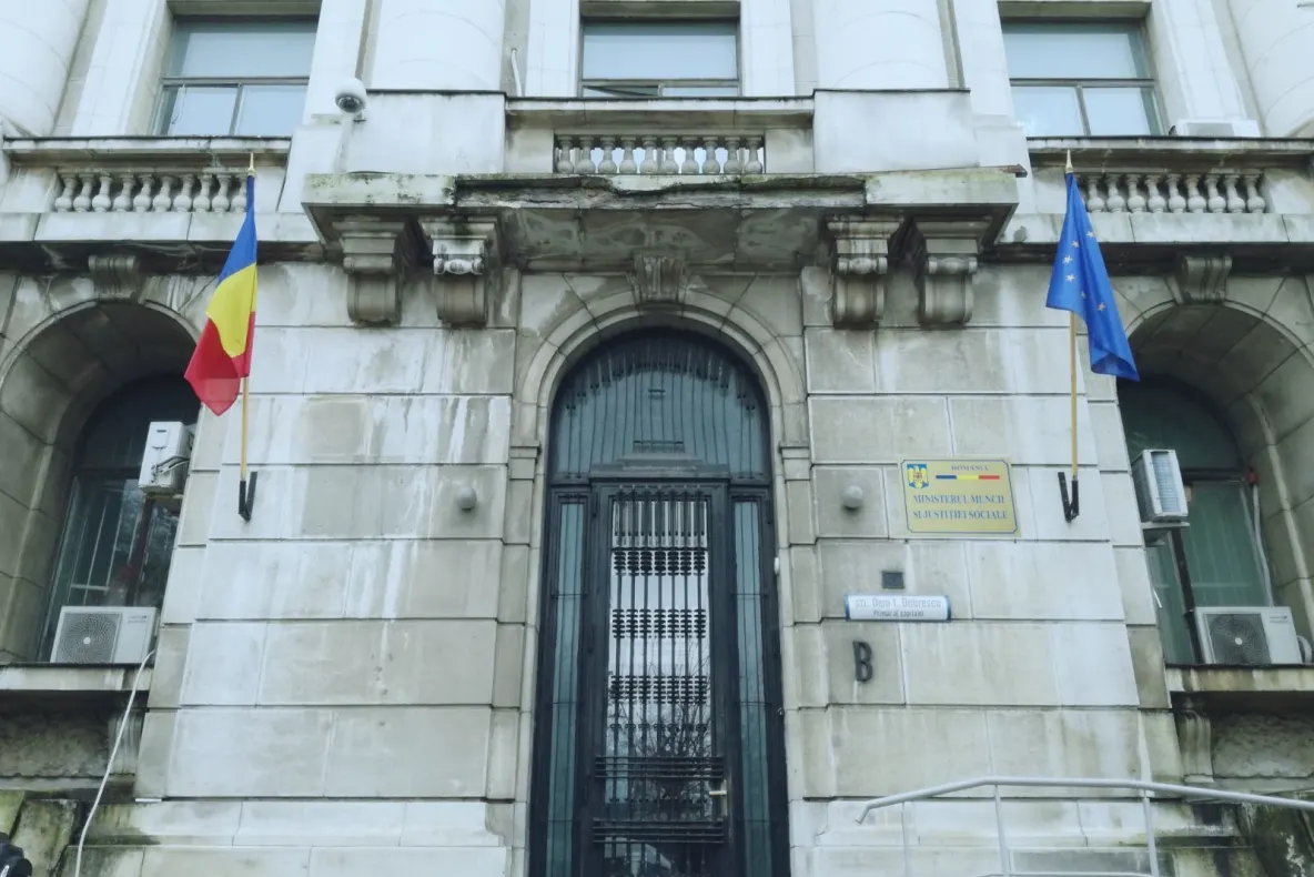 Celulă de criză la Ministerul Muncii după perchezițiile DIICOT din Bihor: 100 de persoane vulnerabile, mutate din căminele clandestine