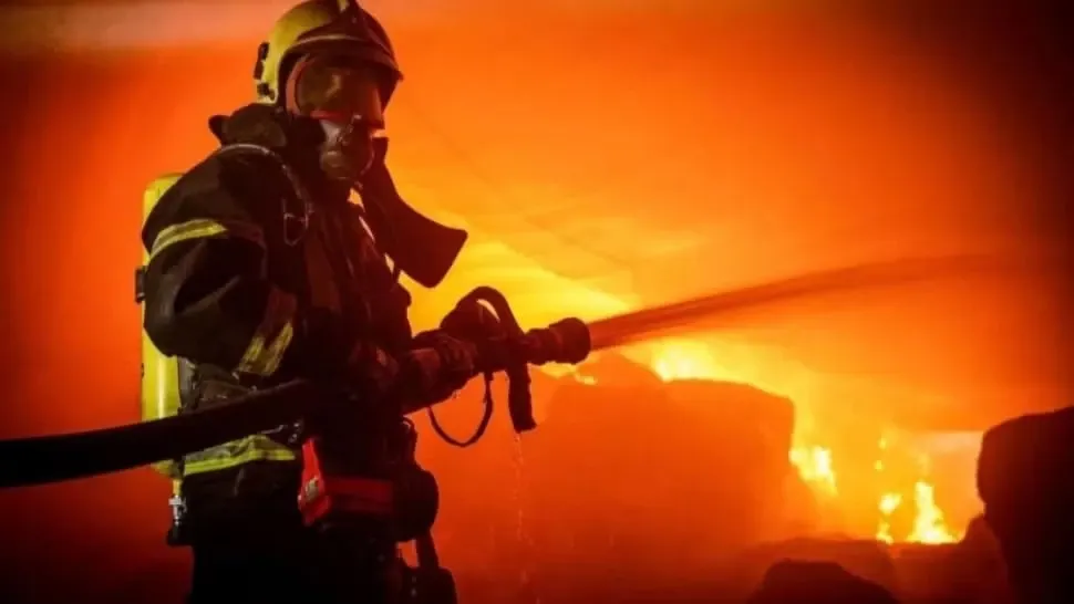 Incendiu izbucnit la un cămin pentru vârstnici. Zeci de persoane s-au autoevacuat