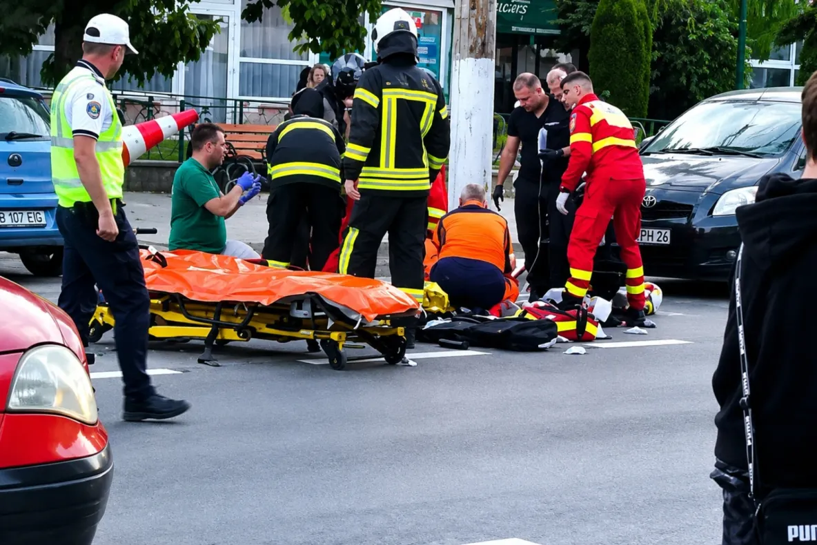 Momentul în care două surori sunt spulberate pe o trecere de pietoni din Bușteni. Copilele au ajuns în stare gravă la spital - VIDEO