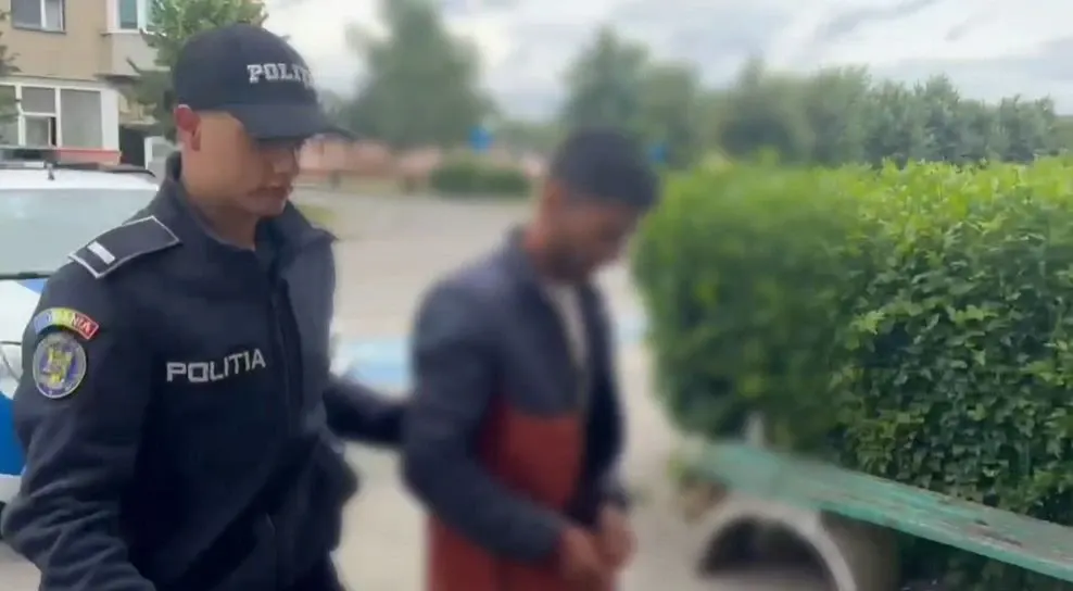 Arest preventiv pentru un bărbat acuzat de tâlhărie calificată și furturi din locuințe în Brașov