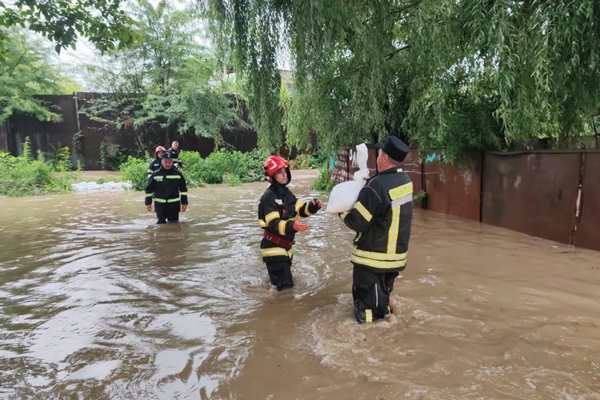 Furtunile au lovit 20 de localități din Dâmbovița, Ilfov, Prahova și București. Bilanțul IGSU -FOTO