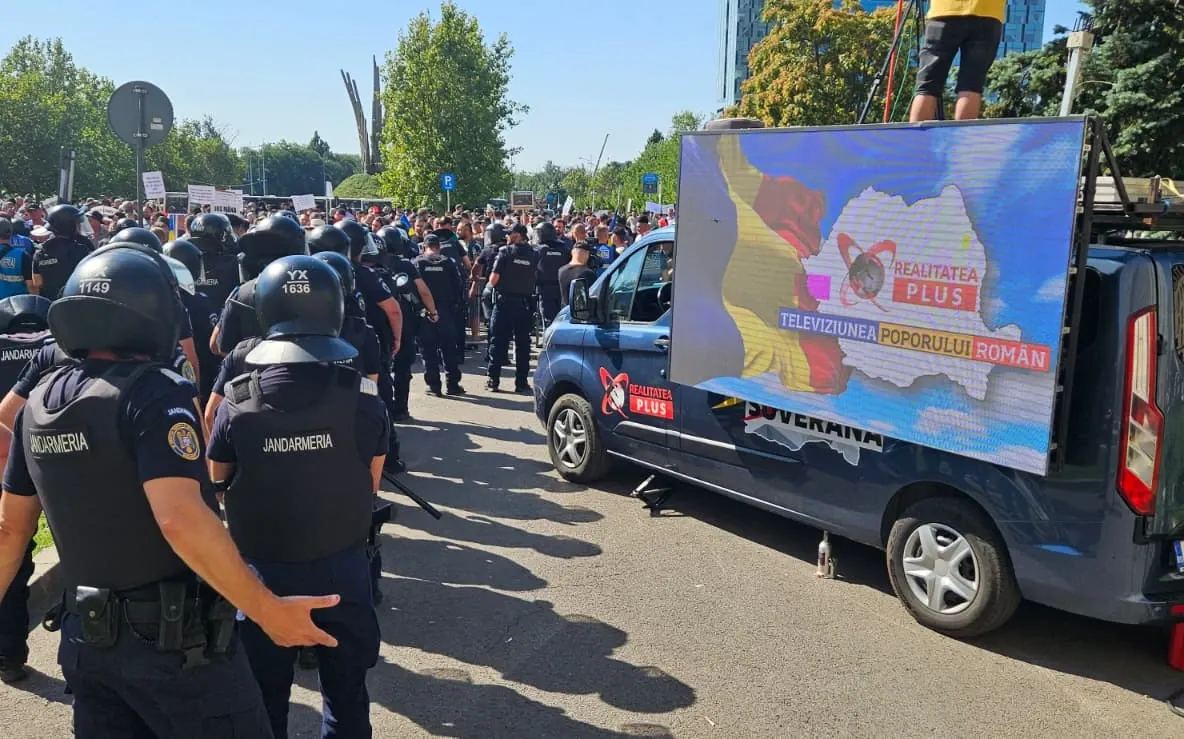 Tensiuni la protestul fermierilor, s-au folosit gaze lacrimogene. Televiziunea Poporului face apel la calm – LIVE TEXT