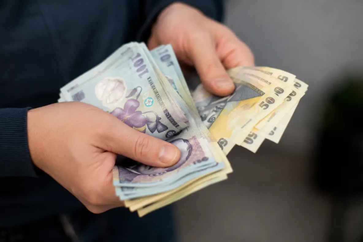 Salariile uriașe din agențiile de stat: peste 44.000 de lei lunar