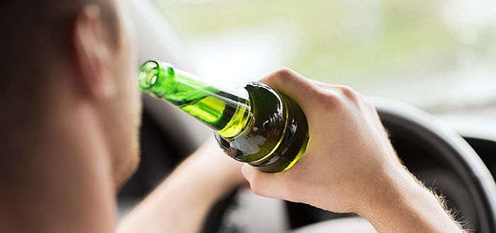 S-au urcat la volan fără permis și băuți!