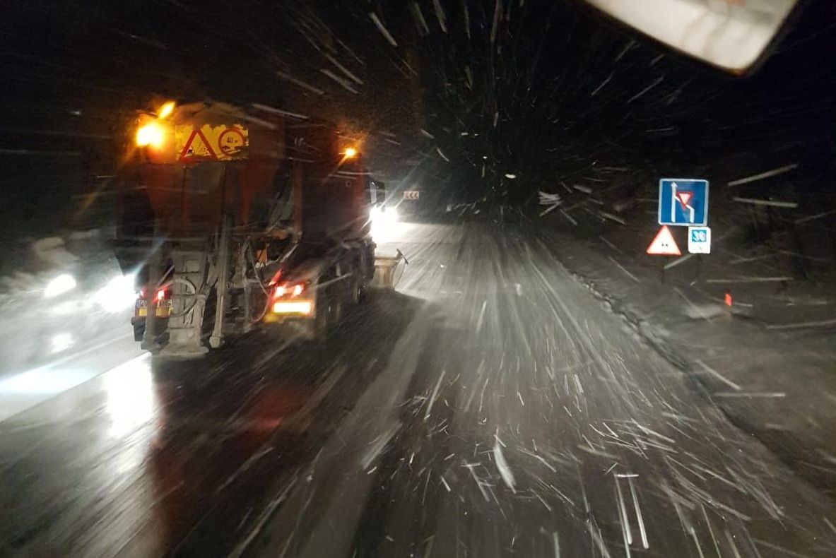 VIDEO Ninge viscolit în județul Brașov! Care este starea drumurilor naționale?