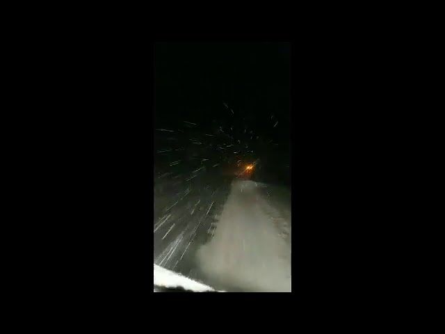VIDEO Peste 100 de utilaje de deszăpezire au intervenit pe drumurile naționale din centrul țării