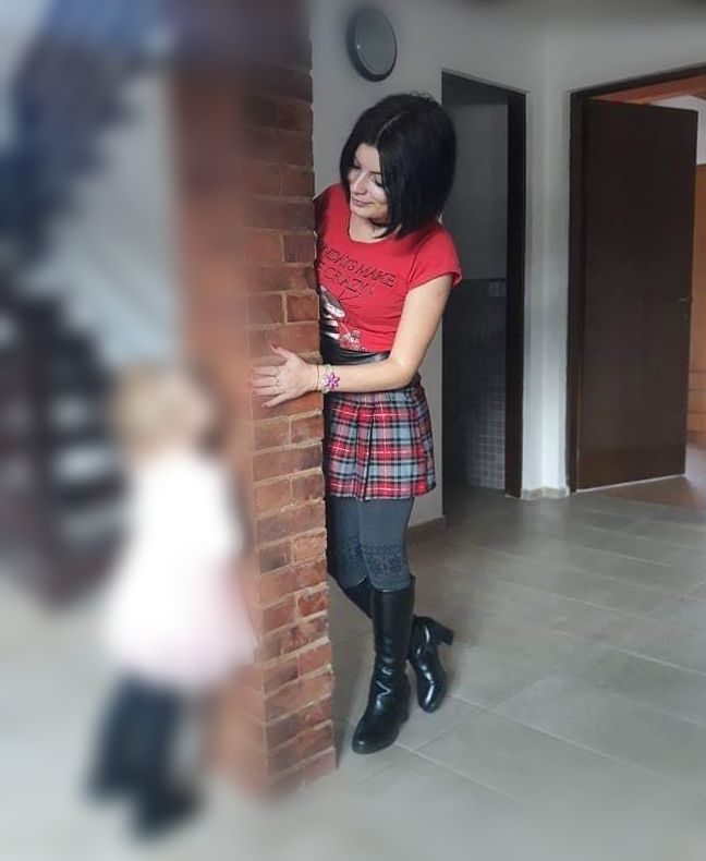 Incredibil, dar adevărat! Fără vreo vină, o tânără mamă se luptă, în instanță, pentru custodia propriului copil