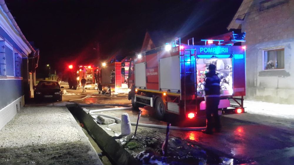 Incendiu, azi-noapte, la Dumbrăvița (FOTO)