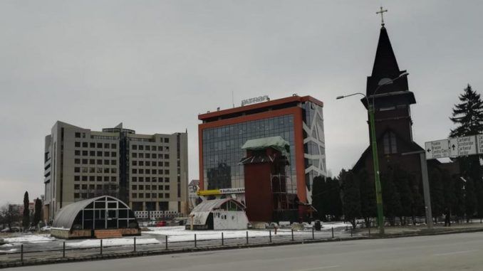 Clopotnița unei biserici din Brașov, construită ILEGAL