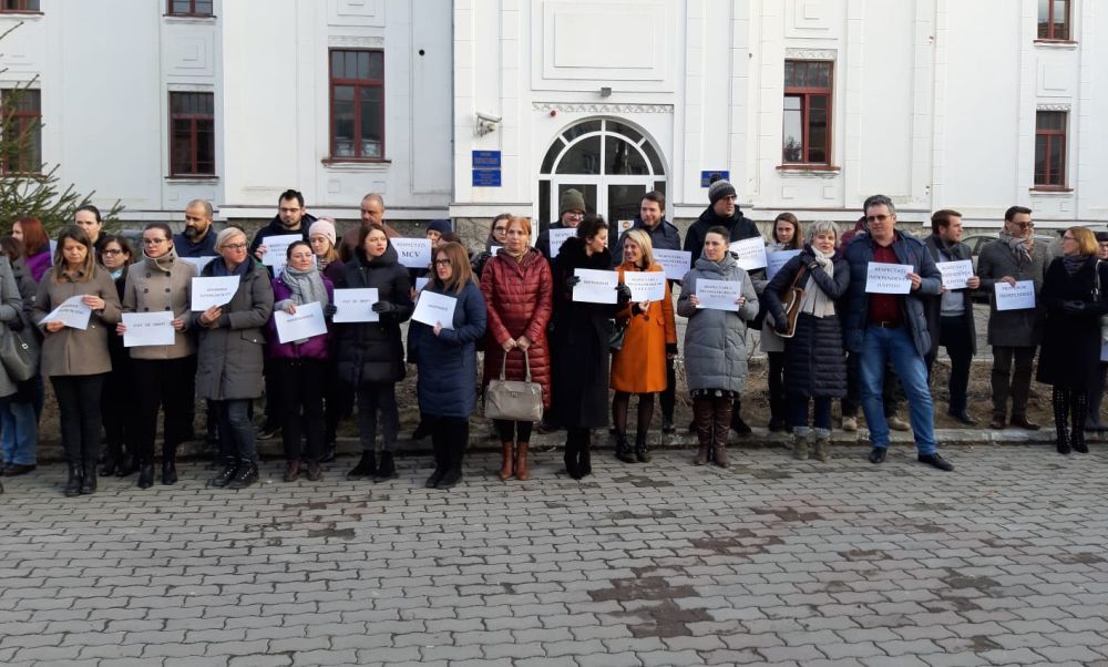 VIDEO + FOTO Un nou protest al magistraților, la Brașov