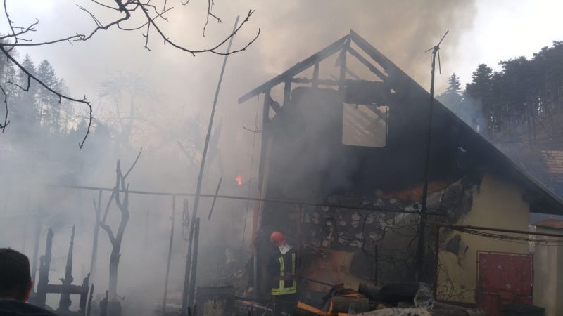 Două case din județul Brașov, în flăcări (FOTO)