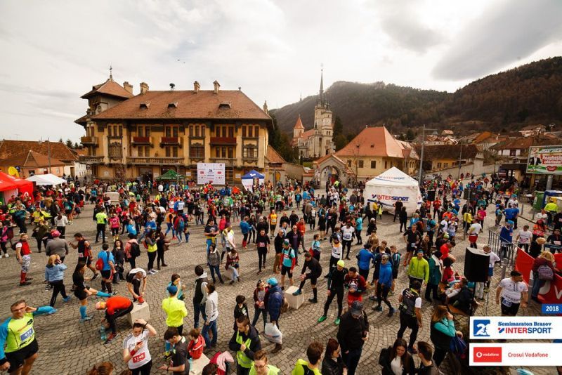 FOTO + VIDEO Semimaratonul Brașovului, astăzi, în Piața Unirii