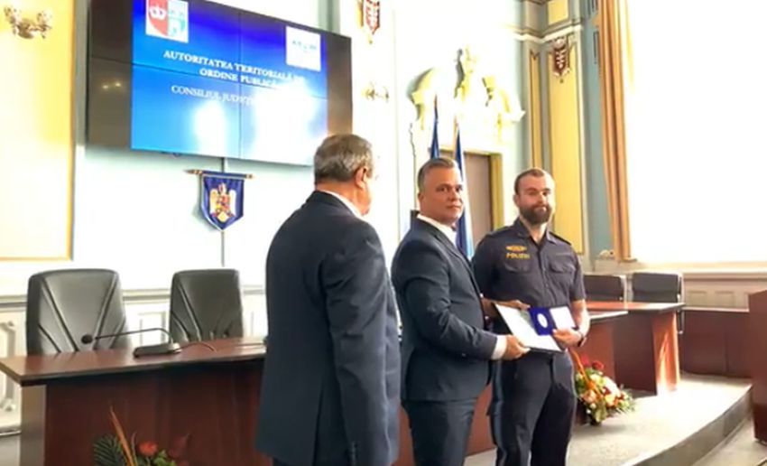 VIDEO Polițistul din Munchen, care a ajutat românii să voteze pe 26 mai, a fost premiat, la Brașov