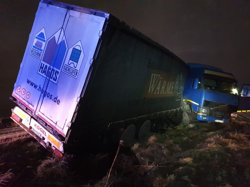 FOTO Accident cu 3 victime, pe DN13