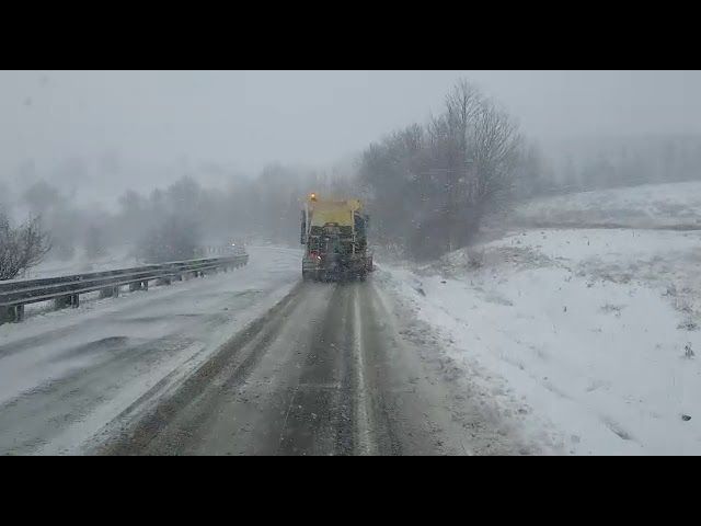 VIDEO Ninge în județul Brașov! Starea drumurilor