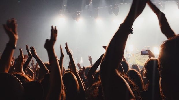 Au adus droguri la un concert de muzică electronică