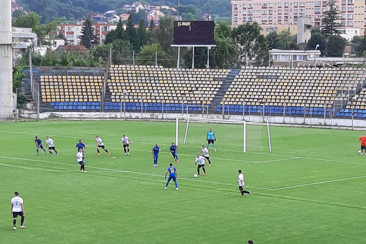 FOTBAL: S-a stabilit echipa care merge la barajul pentru Liga a 3-a