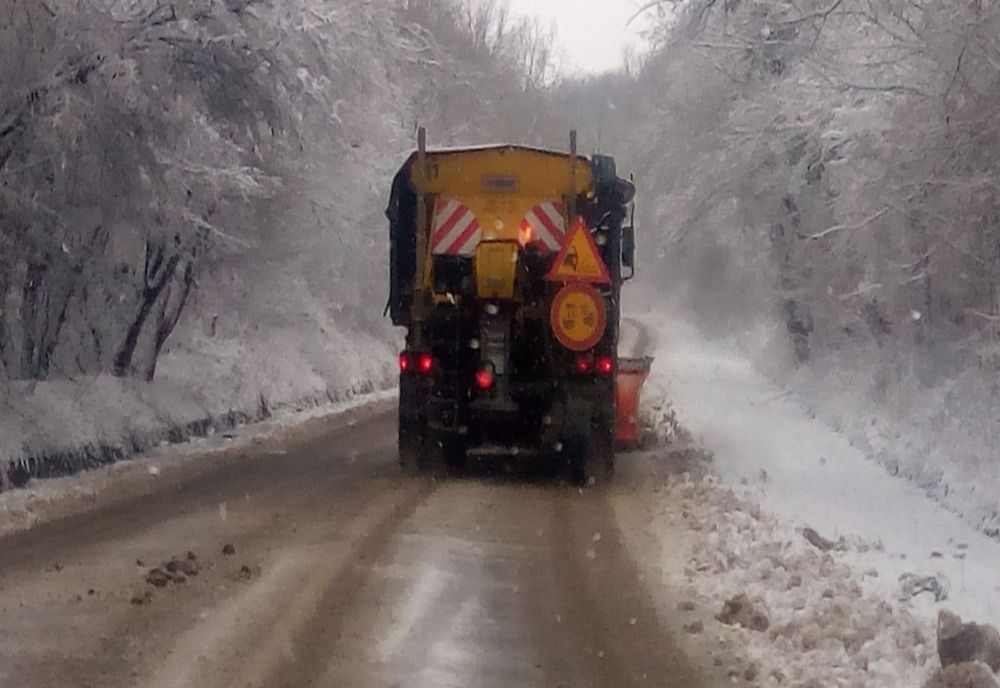 În 12 ore, CNAIR a acționat cu peste 800 de utilaje pentru deszăpezirea drumurilor naționale
