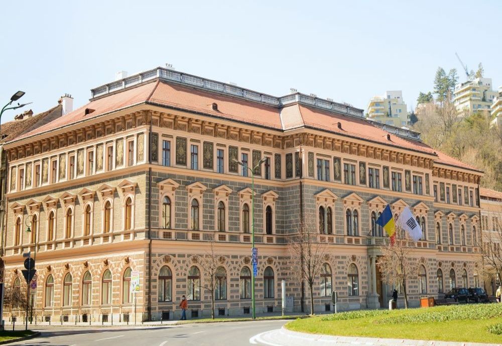 Aproape un milion de euro, din fonduri proprii, pentru studenții Universității Transilvania (VIDEO)