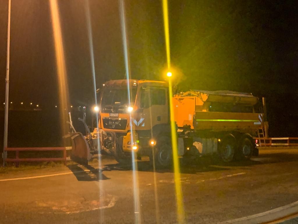 FOTO Accident cu victimă, pe DN1, în care a fost implicat un utilaj de deszăpezire!