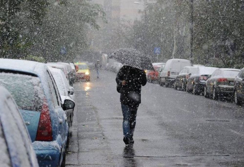 Ploaie, lapoviță și ninsori în mare parte din țară