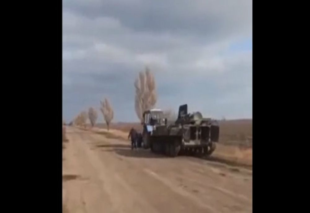 VIDEO – Cum au furat romii un tanc rusesc, în Ucraina. Imagini care au devenit virale - VIDEO