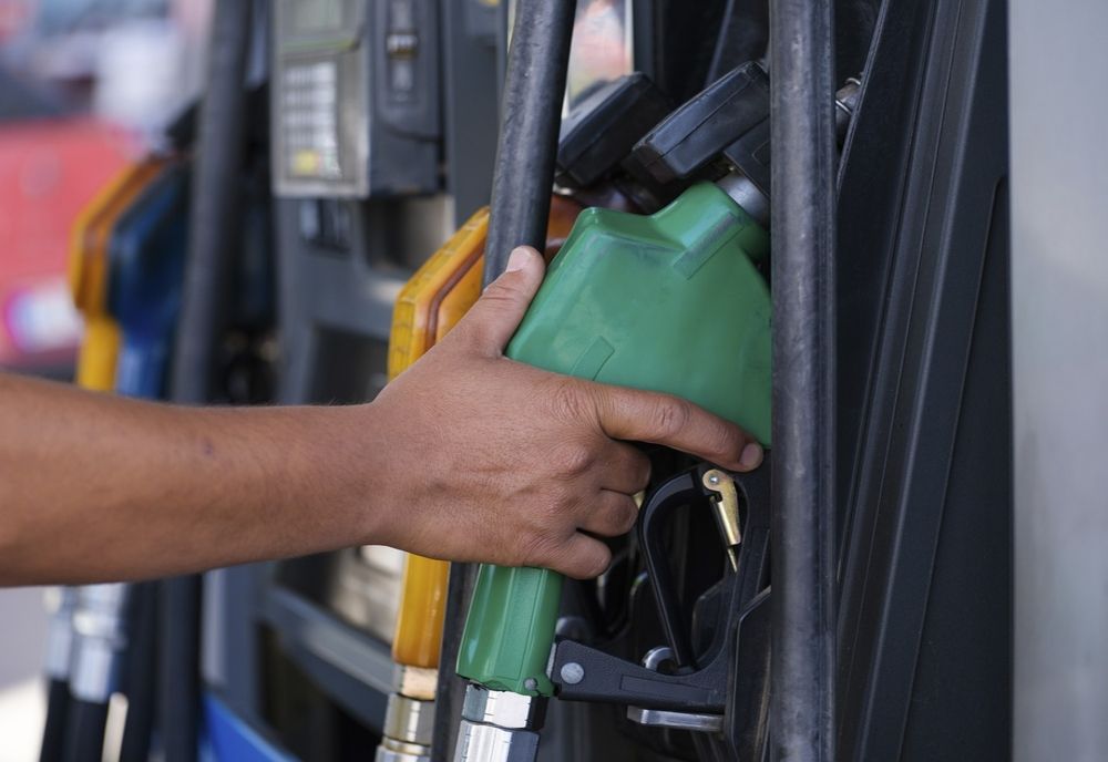 Prețurile carburanților continuă să crească. Cât costă astăzi un plin de benzină sau motorină