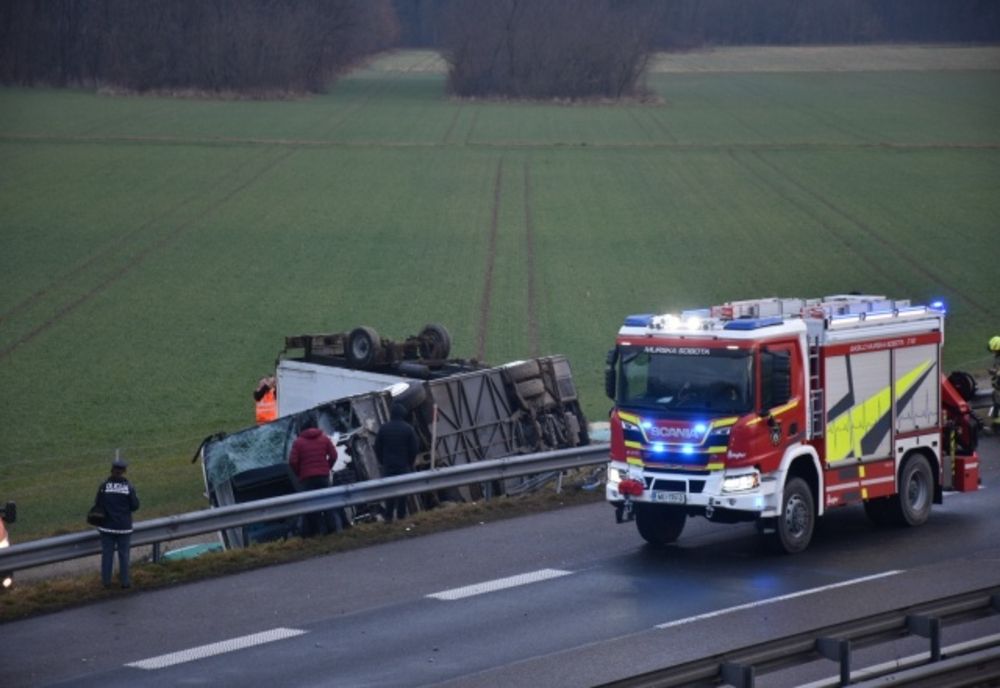 Un autocar înmatriculat la Brașov, cu 32 de români, s-a răsturnat în Slovenia! 3 morți și 4 răniți
