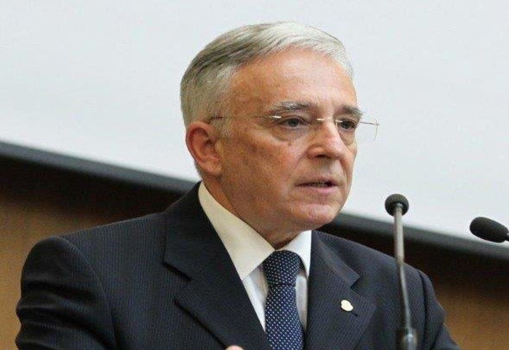MOTIVELE CREȘTERII RECORD A MONEDEI EURO. MUGUR ISĂRESCU: „CURSUL DE SUB 5 LEI ERA IMPOSIBIL DE APĂRAT” 