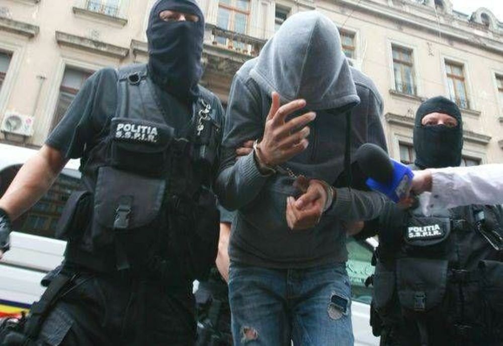 Proxeneți arestați preventiv