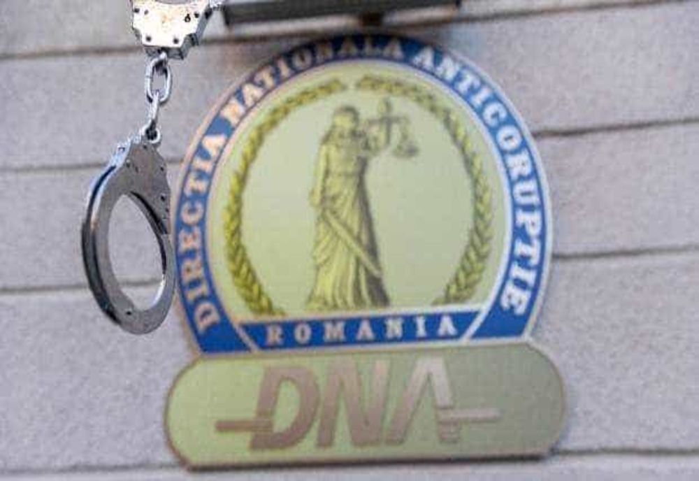 ȘEFUL COMPANIEI DE APĂ BRAȘOV, AREST PREVENTIV PENTRU 30 DE ZILE. DNA ÎL ACUZĂ CĂ A OBȚINUT POSTUL PRIN ȘPAGĂ 