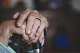 Cât ar câștiga pensionarii cu indexarea din 2027? Cei cu venituri medii au pierdut peste 8.000 de lei în 2 ani